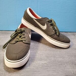 Nike Shoes Mens Size 9.5 Olive Green SB‎ Stefan Janoski Canvas Skate 615957-303